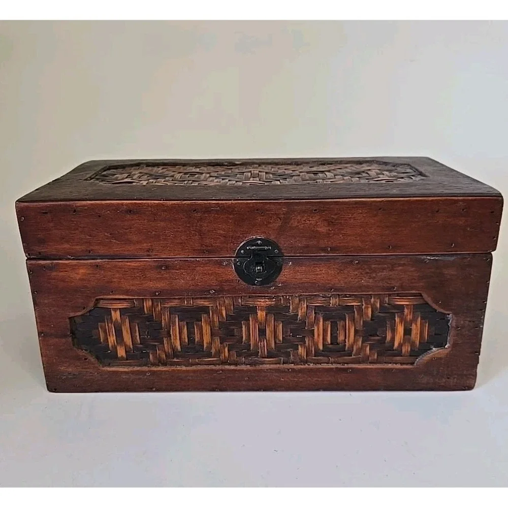 Antique Keepsake or Jewelry Box Hand‎ Made With Woven Inlay Wooden Box